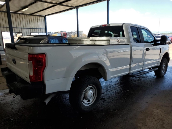 2019 Ford F-250 XL z VIN 1FT7X2B64KEC43064, wystawiony jako Copart lot #62648665 z przebiegiem 109 146 mil mil oraz Czysty tytuł • Clean title. Historia ofert i sprzedaży dostępna na DreamBid. Obrazek 3.