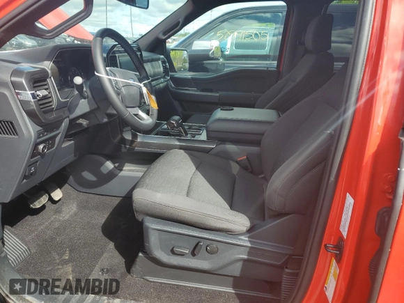 2023 Ford F-150 XL z VIN 1FTEW1EP2PKD37574, wystawiony jako Copart lot #55490505 z przebiegiem 11 162 mil mil oraz Czysty tytuł • Clean title. Historia ofert i sprzedaży dostępna na DreamBid. Obrazek 7.