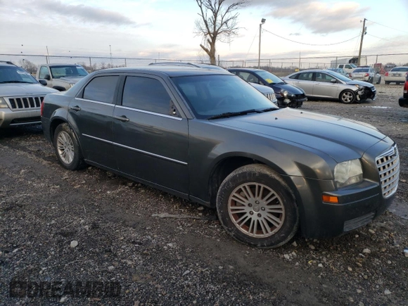 2009 Chrysler 300 z VIN 2C3LA43D49H637017, wystawiony jako Copart lot #86786114 z przebiegiem 157 691 mil mil oraz Czysty tytuł • Clean title. Historia ofert i sprzedaży dostępna na DreamBid. Obrazek 4.