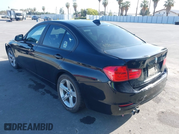 2014 BMW 3 Series 328i z VIN WBA3A5G54ENP31921, wystawiony jako IAAI lot #42374240 z przebiegiem 148 671 mil mil oraz . Historia ofert i sprzedaży dostępna na DreamBid. Obrazek 3.