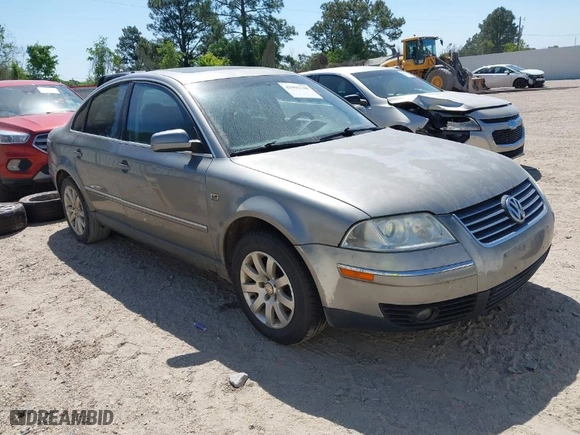 2002 Volkswagen Passat GLS with VIN WVWPD63B12P448213, listed as a IAAI auction lot 41992748 with 189,370 mi miles. Bid and sale history available at carsss.com. Image 1.
