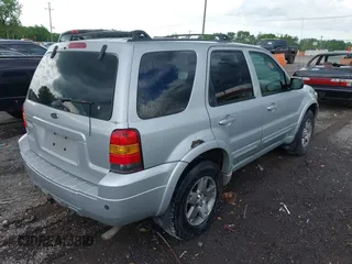2005 Ford Escape Limited z VIN 1FMCU94195KB15941, wystawiony jako IAAI lot #42182691 z przebiegiem 193 304 mil mil oraz . Historia ofert i sprzedaży dostępna na DreamBid. Obrazek 4.