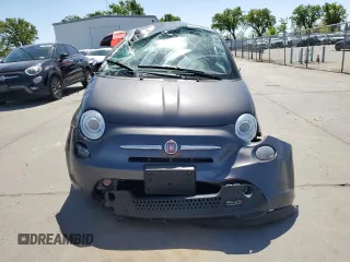 2015 FIAT 500e z VIN 3C3CFFGE4FT503658, wystawiony jako Copart lot #51550215 z przebiegiem 79 727 mil mil oraz Czysty tytuł • Clean title. Historia ofert i sprzedaży dostępna na DreamBid. Obrazek 5.