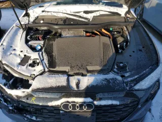 2024 Audi Q8 e-tron Premium Plus z VIN WA15AAGE4RB017020, wystawiony jako Copart lot #87812675 z przebiegiem 14 464 mil mil oraz Szkody całkowita. Historia ofert i sprzedaży dostępna na DreamBid. Obrazek 11.