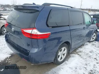2018 Toyota Sienna LE Auto Access Seat with VIN 5TDKZ3DC3JS905514, listed as a IAAI auction lot 41591539 with 1 mi miles. Bid and sale history available at carsss.com. Image 4.