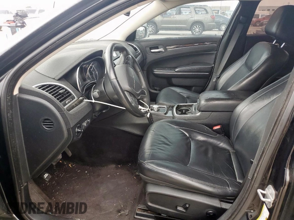 2016 Chrysler 300 Anniversary Edition z VIN 2C3CCAAG7GH308136, wystawiony jako Copart lot #57340815 z przebiegiem 135 788 mil mil oraz Szkoda całkowita • Salvage title. Historia ofert i sprzedaży dostępna na DreamBid. Obrazek 7.