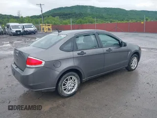 2009 Ford Focus SE z VIN 1FAHP35N29W219255, wystawiony jako IAAI lot #42323041 z przebiegiem 158 233 mil mil oraz . Historia ofert i sprzedaży dostępna na DreamBid. Obrazek 4.