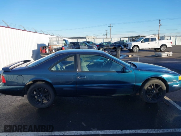 1996 Ford Thunderbird LX z VIN 1FALP62W1TH100925, wystawiony jako IAAI lot #41289811 z przebiegiem 84 056 mil mil oraz . Historia ofert i sprzedaży dostępna na DreamBid. Obrazek 13.