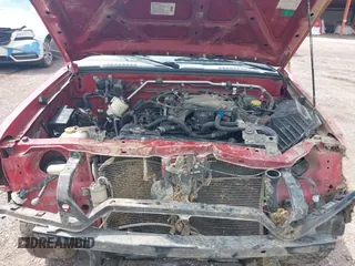 2001 Nissan Frontier SE Desert Runner z VIN 1N6ED26T31C354339, wystawiony jako IAAI lot #42279697 z przebiegiem Nie podano mil oraz . Historia ofert i sprzedaży dostępna na DreamBid. Obrazek 10.