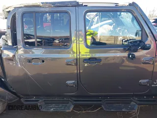 2022 Jeep Gladiator High Altitude with VIN 1C6HJTFG2NL183405, listed as a IAAI auction lot 41341938 with Not provided miles and . Bid and sale history available at DreamBid. Image 13.