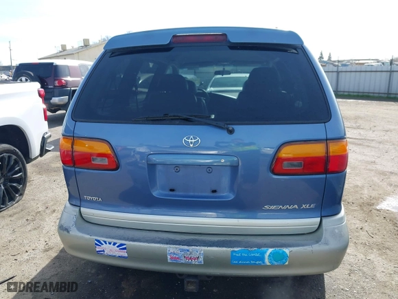 1998 Toyota Sienna LE with VIN 4T3ZF13C5WU028625, listed as a IAAI auction lot 41596901 with 139,903 mi miles. Bid and sale history available at carsss.com. Image 16.