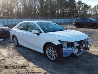 2024 Toyota Camry LE z VIN 4T1C11AK3RU879043, wystawiony jako IAAI lot #41601018 z przebiegiem 38 442 mil mil oraz . Historia ofert i sprzedaży dostępna na DreamBid. Obrazek 1.