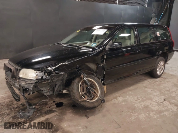 2005 Volvo V70 with VIN YV1SW640552499033, listed as a IAAI auction lot 42084472 with 149,567 mi miles. Bid and sale history available at carsss.com. Image 18.
