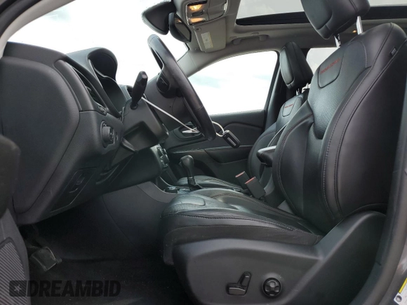 2020 Jeep Cherokee Trailhawk Elite with VIN 1C4PJMBNXLD549505, listed as a Copart auction lot 53468925 with 88,991 mi miles and Salvage title. Bid and sale history available at DreamBid. Image 7.