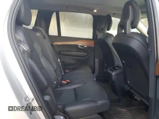 2021 Volvo XC90 Momentum z VIN YV4102CKXM1705883, wystawiony jako Copart lot #73878304 z przebiegiem 23 558 mil mil oraz Szkoda całkowita • Salvage title. Historia ofert i sprzedaży dostępna na DreamBid. Obrazek 10.
