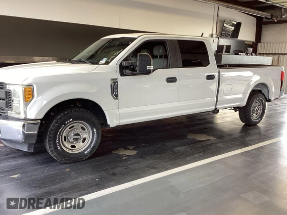2017 Ford F-250 XL с VIN 1FT7W2A69HEE56119, выставлен на аукционе IAAI как лот 42584144 с пробегом 90 371 миль миль и . История ставок и продаж доступна на DreamBid. Изображение 6.