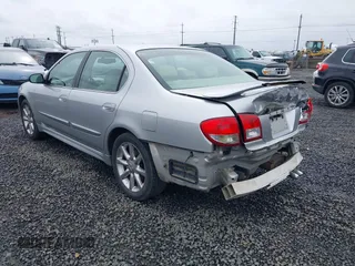 2002 Infiniti I35 Luxury with VIN JNKDA31A22T005398, listed as a IAAI auction lot 41818757 with 165,228 mi miles. Bid and sale history available at carsss.com. Image 3.