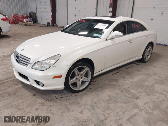 2008 Mercedes-Benz CLS 550 z VIN WDDDJ72XX8A130056, wystawiony jako IAAI lot #42457945 z przebiegiem 111 662 mil mil oraz . Historia ofert i sprzedaży dostępna na DreamBid. Obrazek 17.