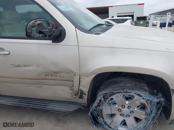 2013 GMC Yukon XL SLT with VIN 1GKS1KE02DR330318, listed as a IAAI auction lot 41526110 with 187,699 mi miles. Bid and sale history available at carsss.com. Image 6.