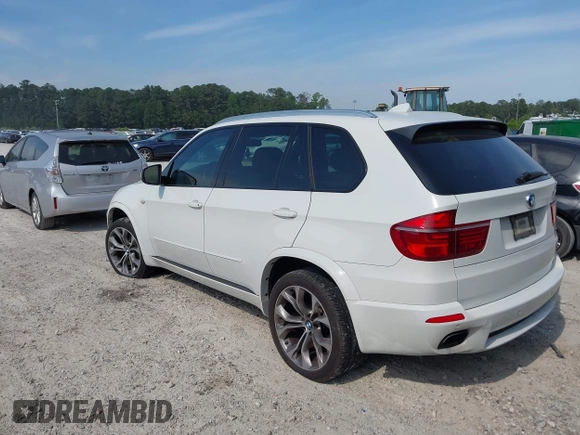 2011 BMW X5 35i z VIN 5UXZV4C53BL401467, wystawiony jako IAAI lot #42176243 z przebiegiem 121 344 mil mil oraz . Historia ofert i sprzedaży dostępna na DreamBid. Obrazek 3.