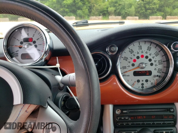 2006 MINI Convertible with VIN WMWRF335X6TF64910, listed as a Copart auction lot 60222215 with 85,761 mi miles and Salvage title. Bid and sale history available at DreamBid. Image 9.