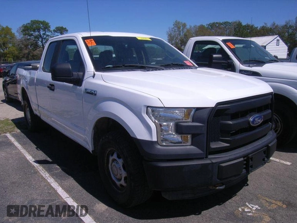 2016 Ford F-150 XLT with VIN 1FTFX1EF8GKF49694, listed as a IAAI auction lot 41940403 with 230,301 mi miles. Bid and sale history available at carsss.com. Image 1.