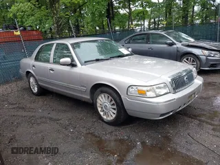 2010 Mercury Grand Marquis LS z VIN 2MEBM7FV5AX606629, wystawiony jako IAAI lot #42345444 z przebiegiem 66 600 mil mil oraz . Historia ofert i sprzedaży dostępna na DreamBid. Obrazek 1.