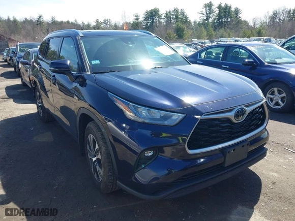 2020 Toyota Highlander XLE with VIN 5TDGZRBH0LS003381, listed as a IAAI auction lot 41953485 with 97,057 mi miles. Bid and sale history available at carsss.com. Image 1.