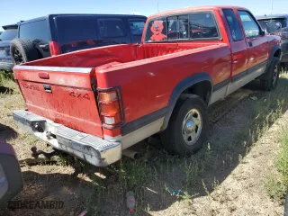 1996 Dodge Dakota with VIN 1B7GG23X1TS537628, listed as a Copart auction lot 67980544 with 239,132 mi miles and Salvage Title. Bid and sale history available at carsss.com. Image 3.