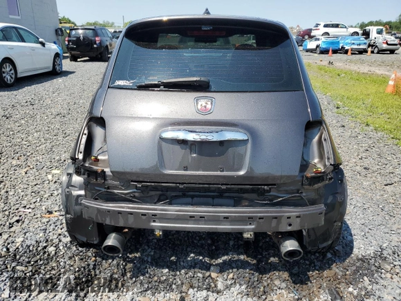 2015 FIAT 500 Abarth z VIN 3C3CFFFH1FT508103, wystawiony jako Copart lot #59267965 z przebiegiem 108 068 mil mil oraz Szkoda całkowita • Salvage title. Historia ofert i sprzedaży dostępna na DreamBid. Obrazek 6.