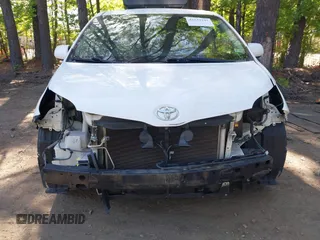 2016 Toyota Sienna LE AAS z VIN 5TDKK3DC4GS690593, wystawiony jako IAAI lot #42134347 z przebiegiem 175 063 mil mil oraz . Historia ofert i sprzedaży dostępna na DreamBid. Obrazek 6.