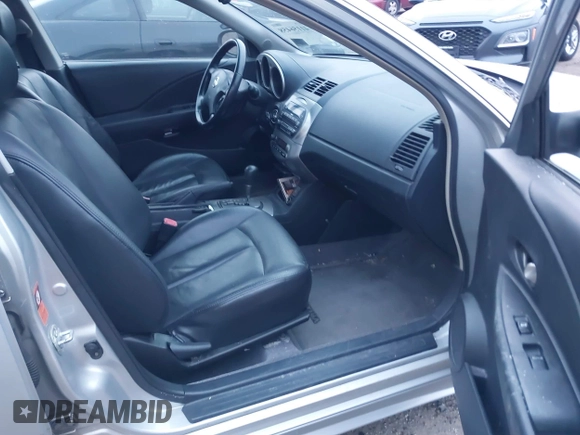 2003 Nissan Altima SE z VIN 1N4BL11E33C302441, wystawiony jako IAAI lot #41156458 z przebiegiem 123 796 mil mil oraz . Historia ofert i sprzedaży dostępna na DreamBid. Obrazek 5.