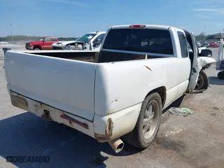 2006 Chevrolet Silverado 1500 LT1 with VIN 1GCEC19V46Z210980, listed as a IAAI auction lot 40189952 with 228,543 mi miles. Bid and sale history available at carsss.com. Image 4.