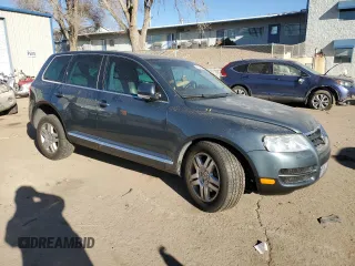 2004 Volkswagen Touareg z VIN WVGEM77L64D051760, wystawiony jako Copart lot #87044304 z przebiegiem Nie podano mil oraz Szkoda całkowita • Salvage title. Historia ofert i sprzedaży dostępna na DreamBid. Obrazek 4.