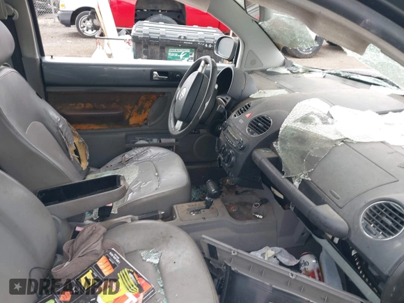 2006 Volkswagen Beetle with VIN 3VWRR31CX6M408256, listed as a IAAI auction lot 42034806 with Not Provided miles and . Bid and sale history available at DreamBid. Image 5.