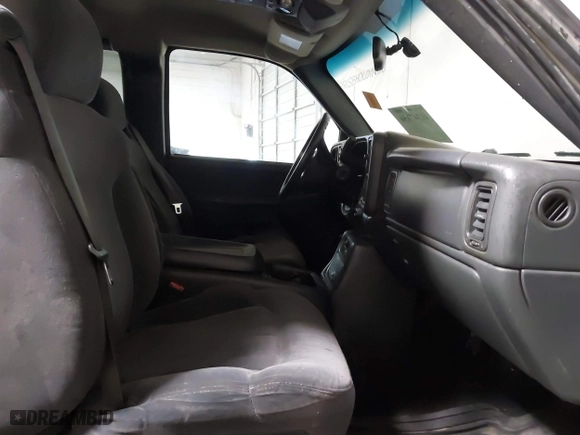 2002 Chevrolet Silverado 1500 LT with VIN 2GCEK19T721281465, listed as a IAAI auction lot 41347156 with 276,371 mi miles. Bid and sale history available at carsss.com. Image 5.