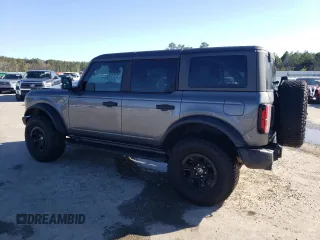 2023 Ford Bronco z VIN 1FMEE5DP0PLB62405, wystawiony jako Copart lot #48457335 z przebiegiem 56 998 mil mil oraz Szkody całkowita. Historia ofert i sprzedaży dostępna na DreamBid. Obrazek 2.