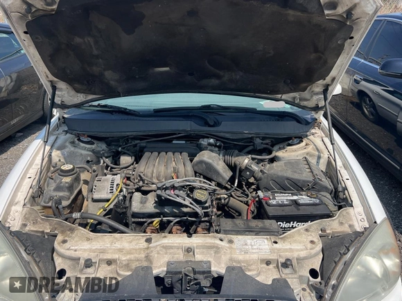 2003 Ford Taurus SE Standard z VIN 1FAFP58283A155067, wystawiony jako Copart lot #54555045 z przebiegiem 159 296 mil mil oraz Czysty tytuł • Clean title. Historia ofert i sprzedaży dostępna na DreamBid. Obrazek 7.