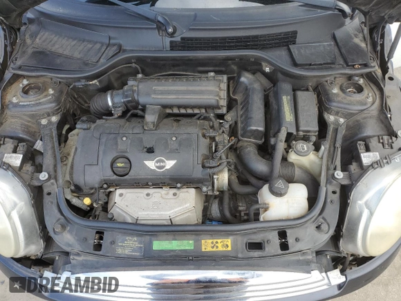 2008 MINI Hardtop with VIN WMWMF33558TU63803, listed as a Copart auction lot 47045475 with 70,989 mi miles and Salvage Title. Bid and sale history available at DreamBid. Image 12.