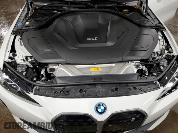 2024 BMW i4 xDrive40 z VIN WBY83FB06RFT27327, wystawiony jako Copart lot #84040704 z przebiegiem 5 137 mil mil oraz Szkoda całkowita • Salvage title. Historia ofert i sprzedaży dostępna na DreamBid. Obrazek 12.