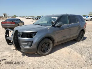 2017 Ford Police Interceptor Utility z VIN 1FM5K8AR0HGE30329, wystawiony jako Copart lot #50967265 z przebiegiem 156 692 mil mil oraz Szkody całkowita. Historia ofert i sprzedaży dostępna na DreamBid. Obrazek 1.