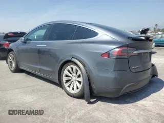 2016 Tesla Model X 70D z VIN 5YJXCBE20GF022698, wystawiony jako Copart lot #55328535 z przebiegiem Nie podano mil oraz Szkody całkowita. Historia ofert i sprzedaży dostępna na DreamBid. Obrazek 2.
