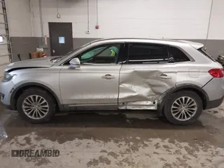 2017 Lincoln MKX Select with VIN 2LMPJ8KR5HBL30586, listed as a IAAI auction lot 41749741 with 64,172 mi miles. Bid and sale history available at carsss.com. Image 14.