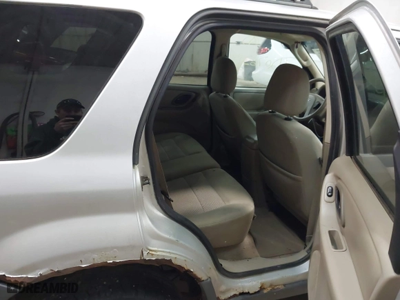 2006 Ford Escape XLT with VIN 1FMYU931X6KD24033, listed as a IAAI auction lot 42076217 with 0 mi miles. Bid and sale history available at carsss.com. Image 8.