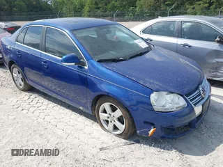 2009 Volkswagen Jetta SE z VIN 3VWRZ71K99M159242, wystawiony jako IAAI lot #42200917 z przebiegiem 226 285 mil mil oraz . Historia ofert i sprzedaży dostępna na DreamBid. Obrazek 1.