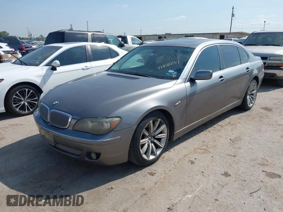 2008 BMW 7 Series 750Li with VIN WBAHN83568DT78271, listed as a IAAI auction lot 42048031 with 160,065 mi miles and . Bid and sale history available at carsss.com. Image 2.
