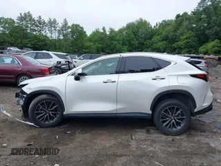 2024 Lexus NX 350 Premium z VIN 2T2GGCEZXRC052446, wystawiony jako IAAI lot #42538124 z przebiegiem 4 321 mil mil oraz . Historia ofert i sprzedaży dostępna na DreamBid. Obrazek 15.