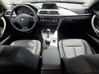 2016 BMW 3 Series 320i z VIN WBA8A9C53GK617979, wystawiony jako Copart lot #64687754 z przebiegiem 101 718 mil mil oraz Szkoda całkowita • Salvage title. Historia ofert i sprzedaży dostępna na DreamBid. Obrazek 8.