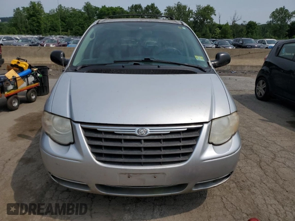 2007 Chrysler Town & Country LX z VIN 2A4GP44RX7R235204, wystawiony jako Copart lot #60727205 z przebiegiem 102 970 mil mil oraz Czysty tytuł • Clean title. Historia ofert i sprzedaży dostępna na DreamBid. Obrazek 5.