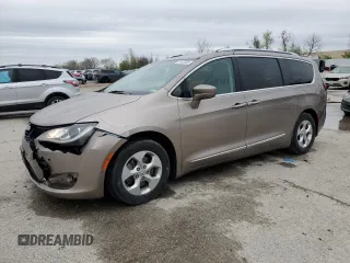 2017 Chrysler Pacifica Touring L Plus z VIN 2C4RC1EG5HR578140, wystawiony jako Copart lot #51923665 z przebiegiem 170 982 mil mil oraz Szkoda całkowita • Salvage title. Historia ofert i sprzedaży dostępna na DreamBid. Obrazek 1.
